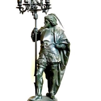 Escultura y candelabro francés